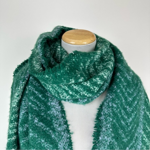 Aerie Green Blanket Scarf - Picture 2 of 7